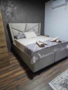 Apartments Ishmi in center of Ulcinj客房内的一张或多张床位