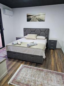 Apartments Ishmi in center of Ulcinj客房内的一张或多张床位