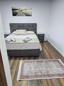 Apartments Ishmi in center of Ulcinj客房内的一张或多张床位