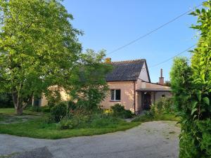 a house with a driveway in front of it at U Judyty na Ponidziu Gospodarstwo Agroturystyczne in Krzyżanowice Dolne