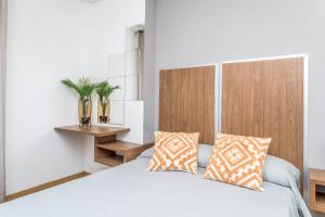 A bed or beds in a room at BaruHaus Nido Valencia de don Juan