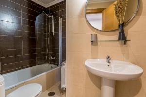 A bathroom at BaruHaus Nido Valencia de don Juan Még 7 kép