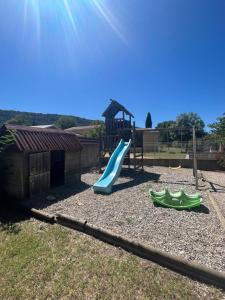 Ο χώρος παιχνιδιού για παιδιά στο Studio Menthe-Clim-Terrain de pétanque-Piscine collective
