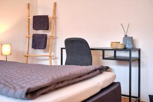 Postel nebo postele na pokoji v ubytování Ferienwohnung Ankerplatz Dornumersiel