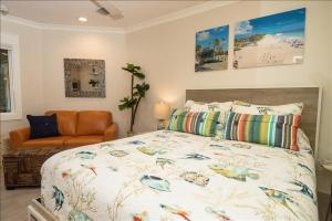 Giường trong phòng chung tại The Rod and Reel Resort Suite 5