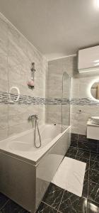 Ванная комната в Luxury oaza Novalja