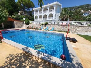 Bazén v ubytování Sunset Pool Retreat nebo v jeho okolí + 37 fotografií