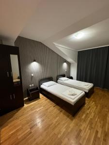 Postel nebo postele na pokoji v ubytování Apartments Philip II
