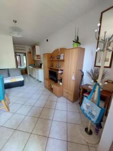 a living room with a large tiled floor at Apartment Marinetto in Stari Grad