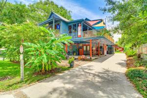 Κήπος έξω από το Eclectic Mandeville Home Walk to Lakefront Park