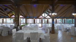 a banquet hall with white tables and white chairs at Hotel Le Tre Caravelle in Palinuro