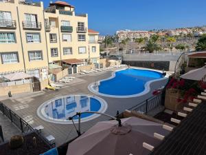 Bazén v ubytování Arcoiris Paradise A 300 metros de la playa ,piscina y parque infantil nebo v jeho okolí