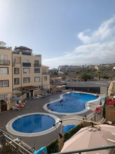 Bazén v ubytování Arcoiris Paradise A 300 metros de la playa ,piscina y parque infantil nebo v jeho okolí