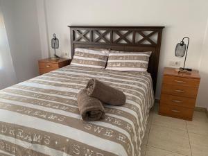Postel nebo postele na pokoji v ubytování Arcoiris Paradise A 300 metros de la playa ,piscina y parque infantil + 37 fotografií