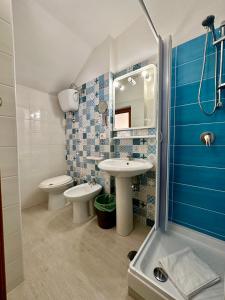 a bathroom with a sink and a toilet and a mirror at Hotel Le Tre Caravelle in Palinuro +15 photos