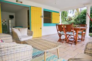 Χώρος καθιστικού στο L'Or des Caraibes