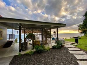 a house with a view of the beach at Villa Maui1 in Vaihi