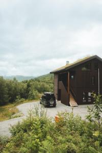 Afbeelding uit fotogalerij van Luxury Nordic Suite with Private Sauna and Panoramic Mountain Views in Stranda