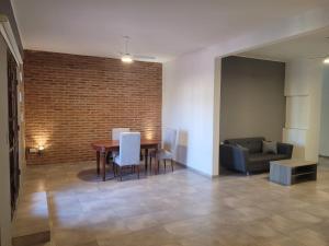 a living room with a table and chairs and a couch at EL departamento con estilo in San Fernando del Valle de Catamarca