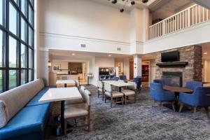 TV a/nebo společenská místnost v ubytování Staybridge Suites Buffalo by IHG