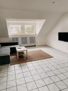 a living room with a couch and a table at Im Südviertel von Essen! FDG in Essen