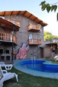 a house with a slide and a swimming pool at Complejo Turístico Hugo Ávila in La Rioja