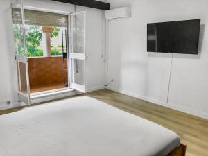 Posteľ alebo postele v izbe v ubytovaní Villa Alamos Jerez I Piscina Salada Climatizada I BBQ I Jardines I 850m2
