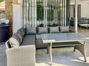 Posedenie v ubytovaní Villa Alamos Jerez I Piscina Salada Climatizada I BBQ I Jardines I 850m2