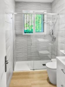 Kúpeľňa v ubytovaní Villa Alamos Jerez I Piscina Salada Climatizada I BBQ I Jardines I 850m2