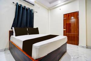 Postel nebo postele na pokoji v ubytování Hotel O DIVA INN - II