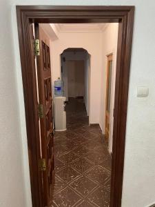 a hallway with a door leading into a room at Habitación grande y comoda en piso particular y familiar in Valencia +1 photo