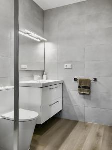 Kúpeľňa v ubytovaní Villa Alamos Jerez I Piscina Salada Climatizada I BBQ I Jardines I 850m2