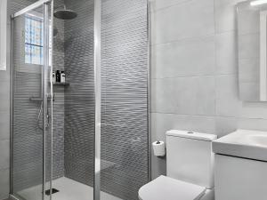 Kúpeľňa v ubytovaní Villa Alamos Jerez I Piscina Salada Climatizada I BBQ I Jardines I 850m2