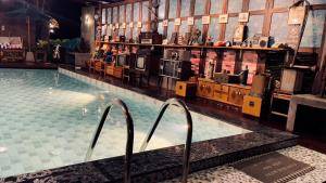 Bazén v ubytování Plaiphu Pool Villas nebo v jeho okolí
