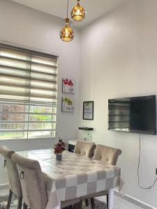 TV a/nebo společenská místnost v ubytování Kak Hae Homestay