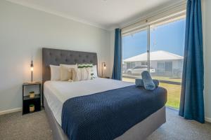 BIG 4 Tasman Holiday Parks - Ledge Point客房内的一张或多张床位