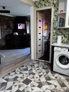a kitchen with a washing machine in a room at Эксклюзивная квартира для гостей г Караганда in Karagandy