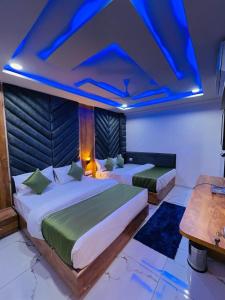 Ένα ή περισσότερα κρεβάτια σε δωμάτιο στο hotel lemon gandhinagar