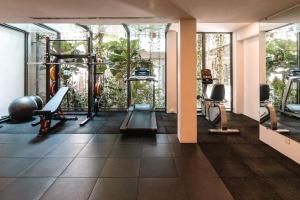 Fitness centrum a/nebo fitness zařízení v ubytování Penh House Hotel