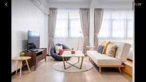 Μια τηλεόραση ή/και κέντρο ψυχαγωγίας στο 168 House 3B Near BTS iconsiam