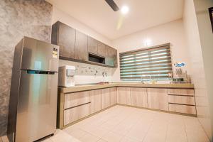 Kuchyň nebo kuchyňský kout v ubytování Serenity Family Stay Ipoh 8 pax
