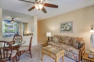 Χώρος καθιστικού στο Paki Maui #318 condo
