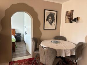 a dining room with a table and a mirror at bei Tante Tina in Bad Bergzabern