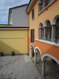 Budova, kde se apartmán nachází + 3 fotografie