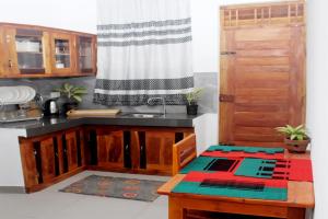 Kuchyň nebo kuchyňský kout v ubytování Adi Residences