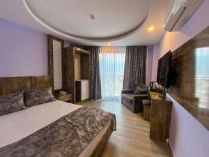 TV a/nebo společenská místnost v ubytování Castle Light Boutique