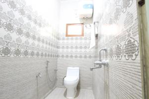 Un baño de Marudha Temple View Thiruvidaimaruthur