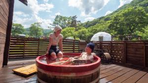 Nespecifikovaný výhled na hory nebo výhled na hory při pohledu z luxury tent