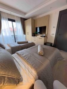 Voodi või voodid majutusasutuse Datca Suites Luxury Boutuiqe Hotel toas