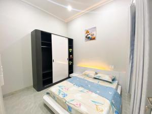 a bedroom with two beds and a large mirror at Hidden Bungalow in Buôn Enao